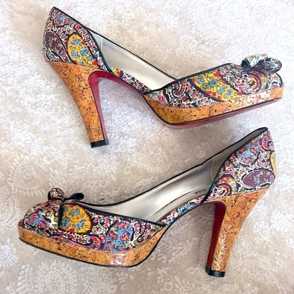 Unlisted Kenneth Cole Paisley Print Cork Heels Peep Toe Pumps Bows Leather Sole - Picture 13 of 15